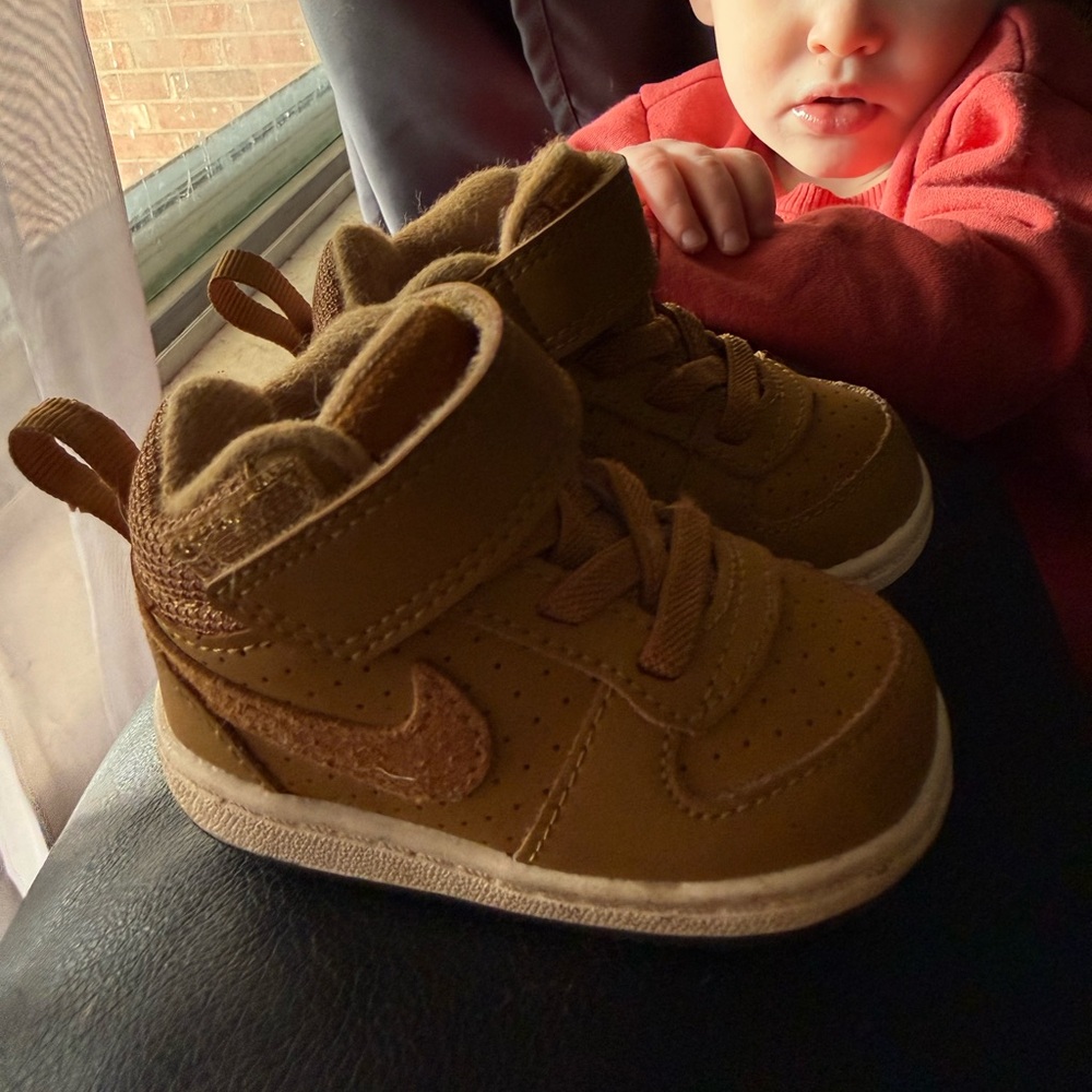 Nike Toddler High-Top Sneakers in Brown/Tan